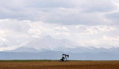 Нефть снижается из-за тревог о спросе после резкого увеличения запасов в США