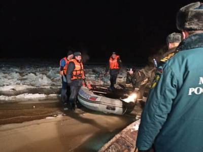 Нижегородские сотрудники МЧС спасли со льда девочку