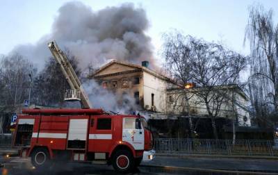 В центре Полтавы горит историческое здание