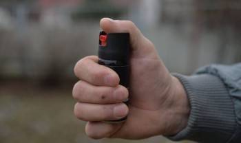 В Харовске 60-летний хулиган распылил перцовый газ в лицо полицейскому и официантке