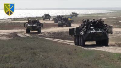 Украинские военные учились сдерживать врага, который высадился на юге: мощное видео