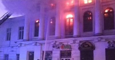 В центре Полтавы горит старинное здание-памятник архитектуры (ФОТО)