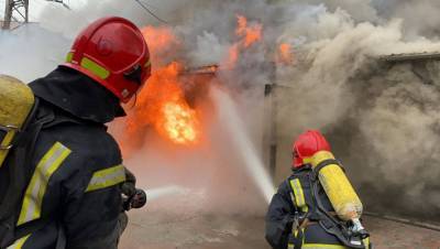 Пожар на автомойке в Киеве: Могут загореться соседние здания