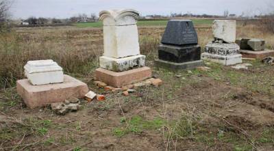 В Гуляйполе фермер распахал старое еврейское кладбище, на него завели дело