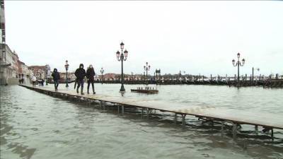 Неточные прогнозы и ветер: плотина не спасла Венецию от затопления