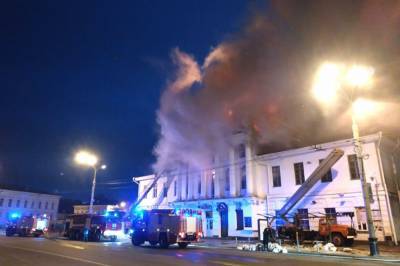 В самом центре Полтавы горит историческое здание