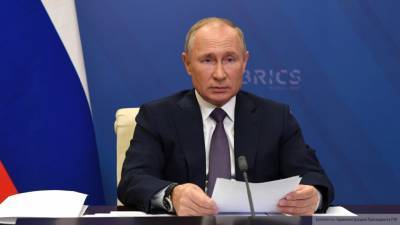 Песков заявил, что у Путина нет двух идентичных кабинетов