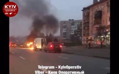 В Дарницком районе Киева на ходу загорелась иномарка: Видео