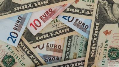 ЦБ изменил официальные курсы доллара и евро