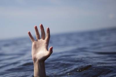 Из воды на водохранилище в Тверской области достали тело мужчины