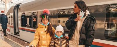 Ксения Бородина с дочерьми уехала в отель из-за проблем дома