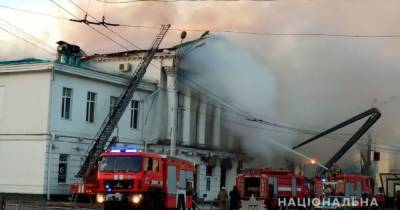 Пожар в историческом здании в Полтаве: на месте возгорания нашли погибшего (3 фото)