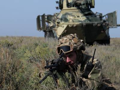 Украинские десантники учились отбивать врага с моря
