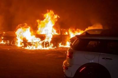 В Киеве неизвестные сожгли машину «слуги народа»