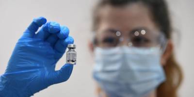 В Британии сообщили об аллергических реакциях после прививки вакциной Pfizer и BioNTech