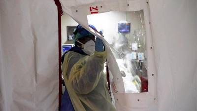 В США за сутки выявили более 215 тыс. случаев коронавируса