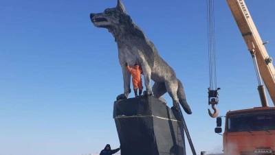 Шестиметровую скульптуру волка установили в Карагандинской области