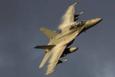 Австралийский истребитель F/A-18 Super Hornet не смог взлететь, вынудив пилотов катапультироваться