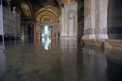 Из-за ошибки синоптиков Венецию сильно затопило: впечатляющие фото и видео непогоды
