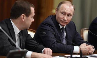 Путин и Медведев получили пожизненную неприкосновенность