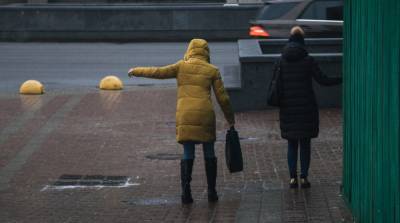 Непогода в Киеве: спасатели предупредили о гололедице и порывах ветра
