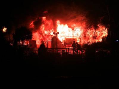 В Полтаве вспыхнул крупный пожар: уничтожено историческое здание, есть погибшие