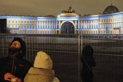 Минкультуры закроет театры и музеи в Петербурге на новогодние праздники