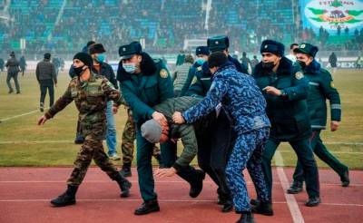 Футболиста "Нефтчи", ударившего судью ногой, отстранили от футбола на 10 лет