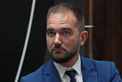 В Киеве избили изгнанного из «Слуги народа» скандально известного депутата