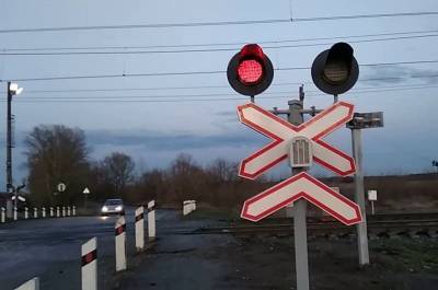 В Смоленске на ж/д путях столкнулись легковушка и поезд