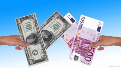 Силуанов назвал доллар и евро "политизированными" валютами