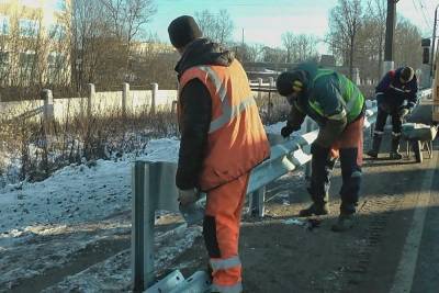 В Твери устанавливают защитные барьеры на шоссе, где разбился молодой водитель