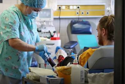 Донорами плазмы крови с COVID-антителами в Подмосковье стали 377 человек