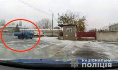 В Одесской области мужчина на автомобиле пытался сбить правоохранителей(ВИДЕО)