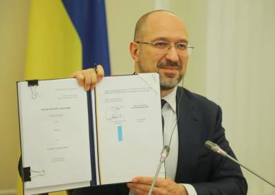 Украина и Европейский инвестиционный банк подписали договора на 640 млн евро