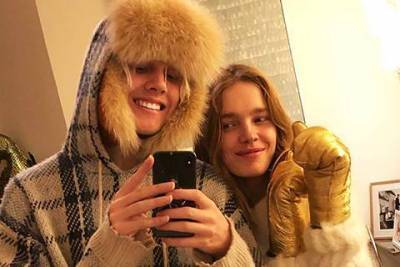 Зимняя сказка: Наталья Водянова вместе с детьми гостит у друзей в Москве