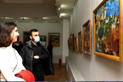 В Махачкале состоялось открытие Республиканской выставки декоративно-прикладного и изобразительного искусства «Родники Дагестана»