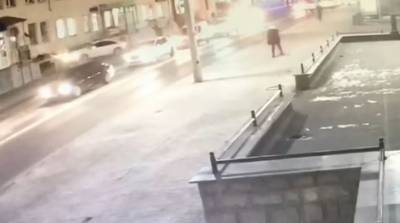 Легковушка сбила троих пешеходов на тротуаре в Могилеве
