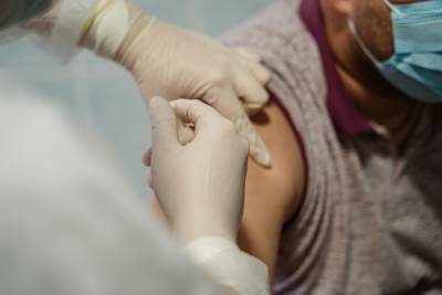 Очередную дозу вакцины «Спутник V» приняли тверские медики