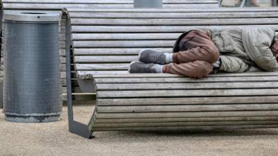 Петербургские бездомные смогут получать ежемесячные соцвыплаты на детей
