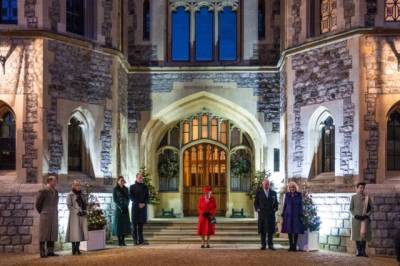Королева Елизавета II своим нарядом затмила всех на встрече в Виндзорском замке (ФОТО)