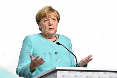 Меркель выступила за жесткий локдаун в Германии