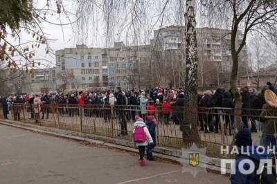 Во Львовской области в одной из школ старшеклассник распылил газовый баллончик, несколько учеников попали в больницу