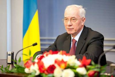 Экс-премьер Украины Азаров назвал условием процветания страны "излечение вируса Майдана"