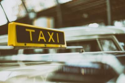 В России выросла статистика аварий по вине водителей такси - aif.ru - Россия
