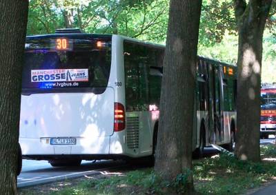 В Германии пассажир автобуса ранил ножом 14 попутчиков