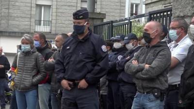 Французские полицейские требуют отставки главы МВД страны