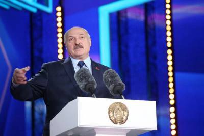 Лукашенко направил поздравление Путину с Днём России