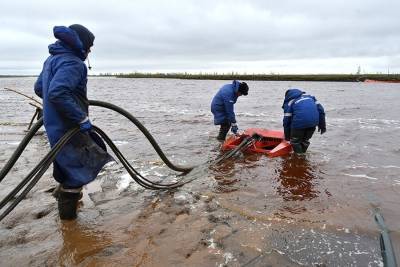 В Норильске на месте ЧП за сутки собрали более 5 тыс кубометров топливно-водяной смеси