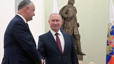 Додон поздравил Путина с Днём России
